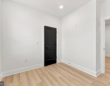 5912 Locust Street - Photo Thumbnail 9