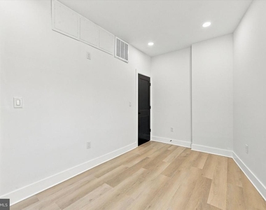 5912 Locust Street - Photo Thumbnail 14