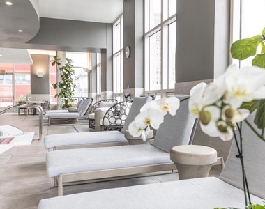 207 W Washington Square - Photo Thumbnail 8
