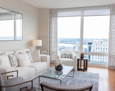 207 W Washington Square - Photo Thumbnail 14