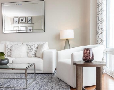 207 W Washington Square - Photo Thumbnail 16