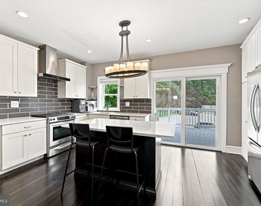 305 Carson Street - Photo Thumbnail 4