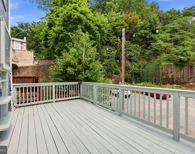 305 Carson Street - Photo Thumbnail 13