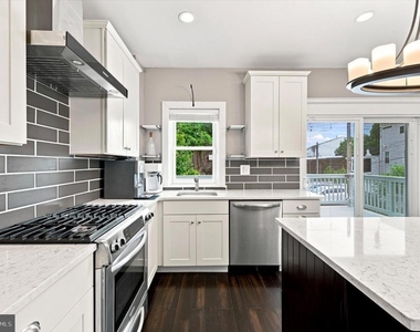 305 Carson Street - Photo Thumbnail 5