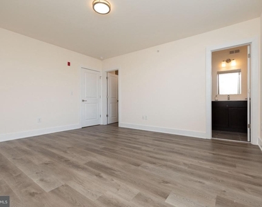 962 N 8th Street - Photo Thumbnail 9