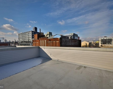 962 N 8th Street - Photo Thumbnail 2