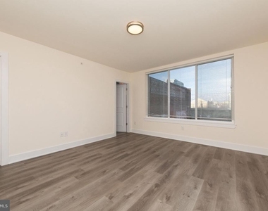 962 N 8th Street - Photo Thumbnail 7