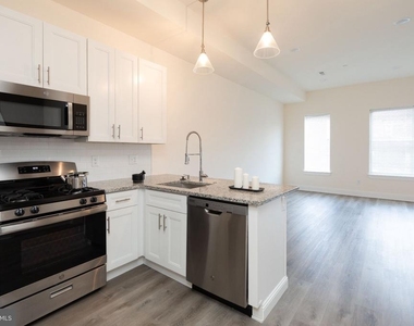 962 N 8th Street - Photo Thumbnail 3