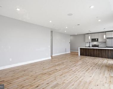 1000 W Girard Avenue - Photo Thumbnail 3