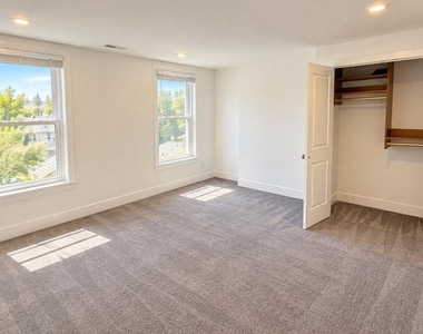 153 Dupont Street - Photo Thumbnail 4
