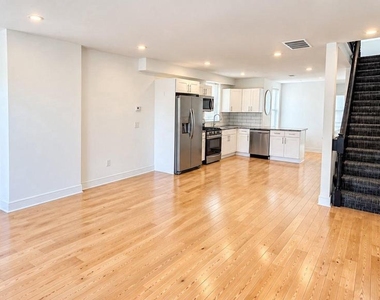 153 Dupont Street - Photo Thumbnail 5
