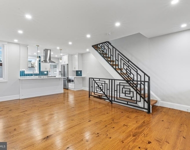 3318 Salmon Street - Photo Thumbnail 6