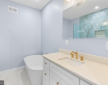 3318 Salmon Street - Photo Thumbnail 8