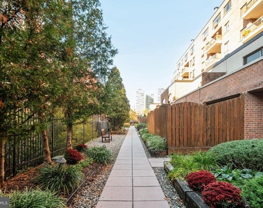 200 Lombard Street - Photo Thumbnail 29