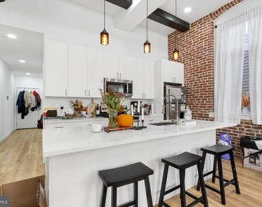 2045 Trenton Avenue - Photo Thumbnail 3
