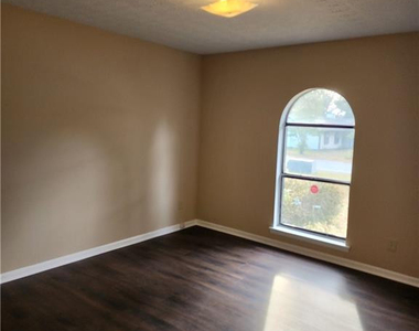 6873 Timbercroft Drive - Photo Thumbnail 5