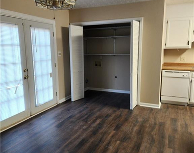 6873 Timbercroft Drive - Photo Thumbnail 3