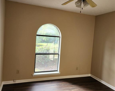 6873 Timbercroft Drive - Photo Thumbnail 4