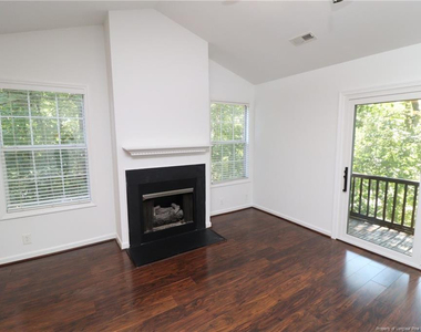 321 Renshaw Court - Photo Thumbnail 4
