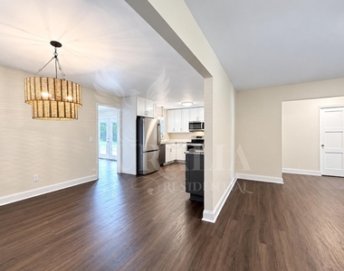 4800 Sweetbriar Drive - Photo Thumbnail 8