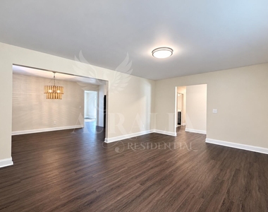 4800 Sweetbriar Drive - Photo Thumbnail 7
