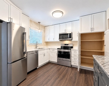 4800 Sweetbriar Drive - Photo Thumbnail 10