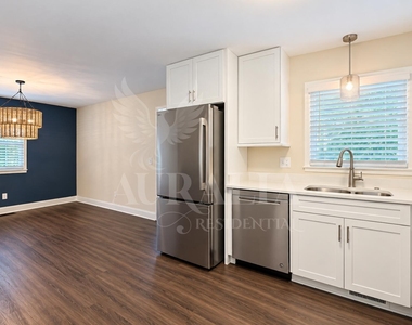 4800 Sweetbriar Drive - Photo Thumbnail 12