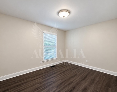 4800 Sweetbriar Drive - Photo Thumbnail 32