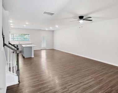 5106 Cambrey Drive - Photo Thumbnail 10
