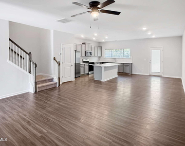 5106 Cambrey Drive - Photo Thumbnail 4