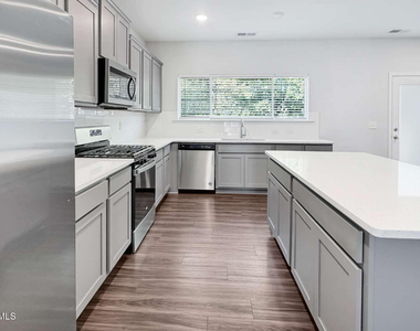 5106 Cambrey Drive - Photo Thumbnail 7