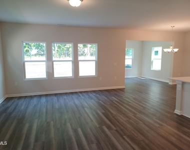 1009 Depot Drive - Photo Thumbnail 4