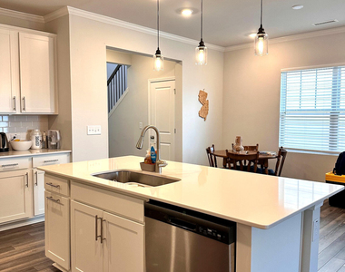 1017 Aspen Pointe Trail - Photo Thumbnail 5