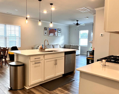 1017 Aspen Pointe Trail - Photo Thumbnail 7