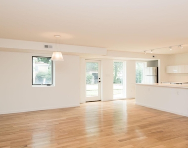 411 Jefferson Street - Photo Thumbnail 8
