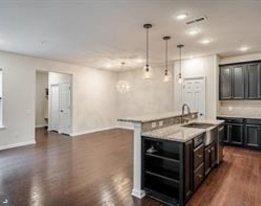 720 Sun Valley Court - Photo Thumbnail 9