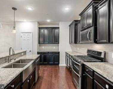 720 Sun Valley Court - Photo Thumbnail 12