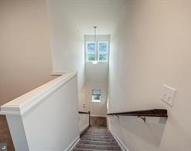 720 Sun Valley Court - Photo Thumbnail 18