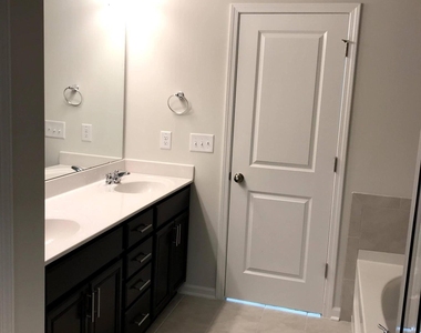 1016 Craigmeade Drive - Photo Thumbnail 11