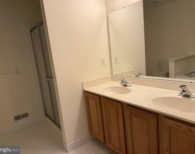 219 Tall Pines Drive - Photo Thumbnail 10