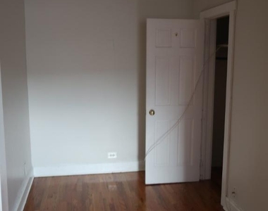 4915-19 W Belle Plaine - Photo Thumbnail 4