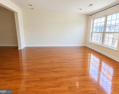 93 Hoover Avenue - Photo Thumbnail 5