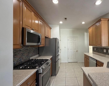 93 Hoover Avenue - Photo Thumbnail 6