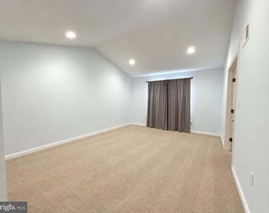 93 Hoover Avenue - Photo Thumbnail 7