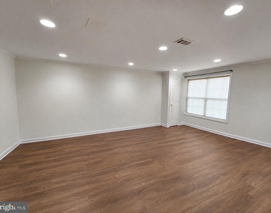 93 Hoover Avenue - Photo Thumbnail 8