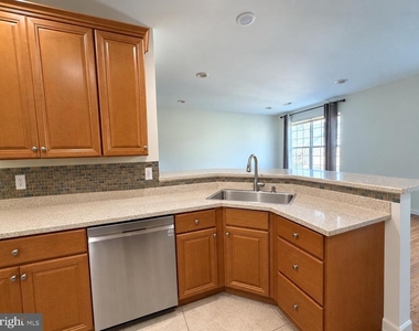93 Hoover Avenue - Photo Thumbnail 2