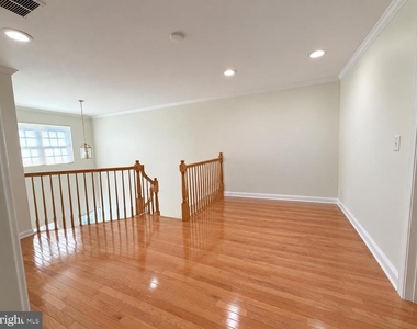 93 Hoover Avenue - Photo Thumbnail 3