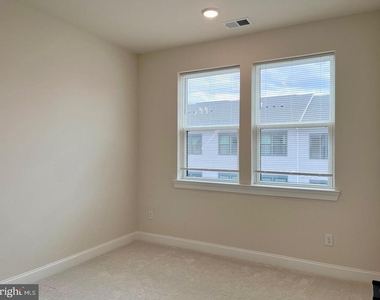 805 Shay Court - Photo Thumbnail 26