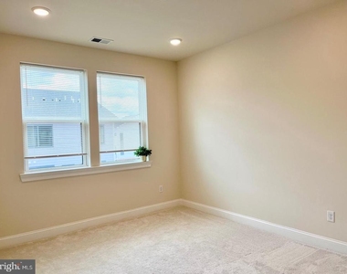 805 Shay Court - Photo Thumbnail 25