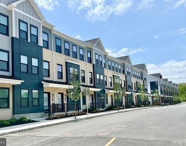 805 Shay Court - Photo Thumbnail 1